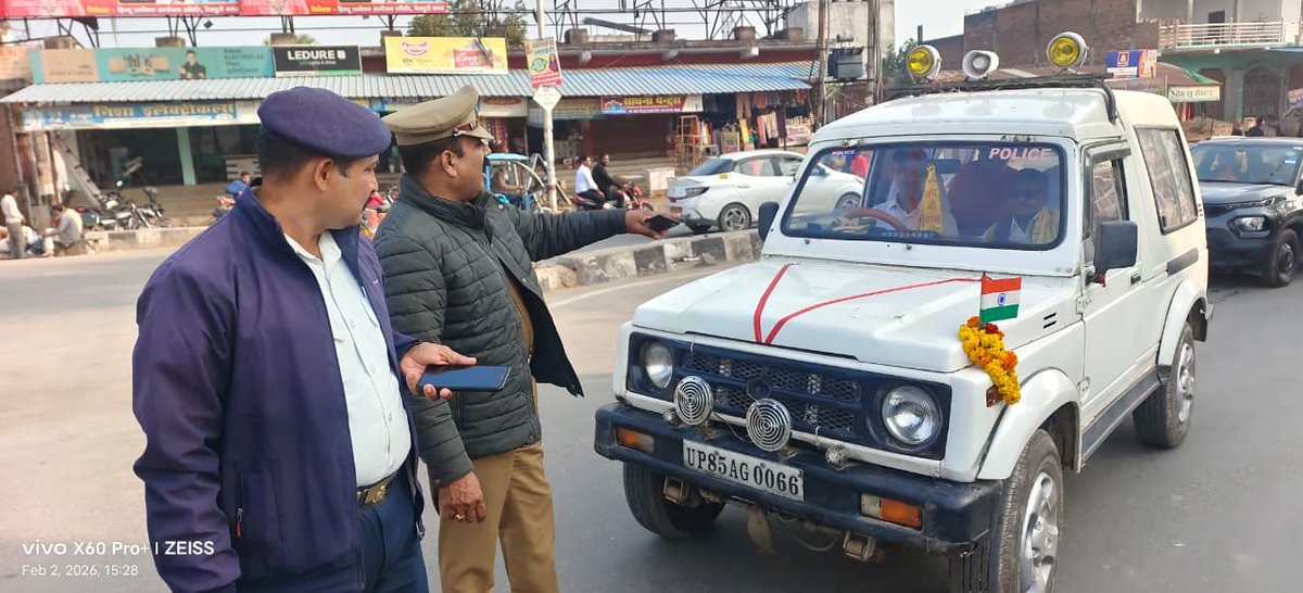 bstvlive's tweet photo. मैनपुरी : यातायात पुलिस ने चलाया वाहन चेकिंग अभियान

➡ एसपी के निर्देश में चलाया गया चेकिंग अभियान
➡ अभियान में 102 वाहनों का किया गया चालान
➡ 102 वाहनों पर 1.80 लाख रुपए जुर्माना किया
➡ शहर के विभिन्न स्थानों पर की चेकिंग कार्रवाई

#Mainpuri #TrafficCheck #VehicleFine @mainpuripolice