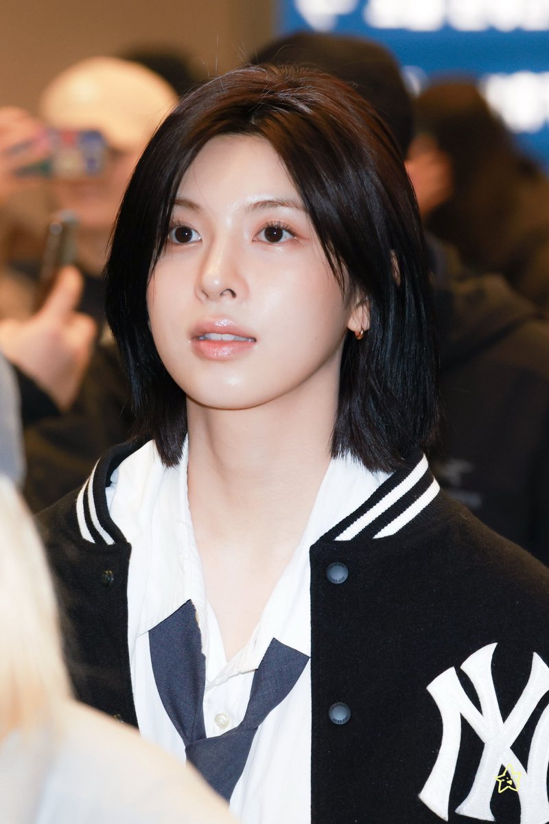 260202 ICN
푹쉬어~~~
#BAE #NMIXX #배진솔 
#배이 #엔믹스 #배블왔솔