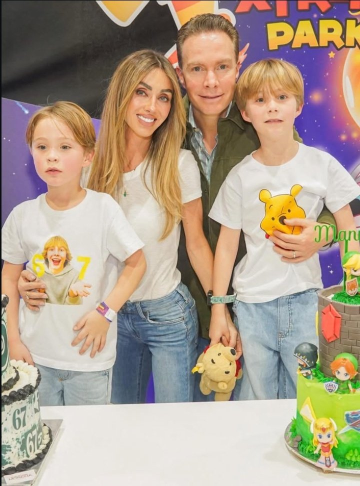 La foto del cumpleaños de sus hijos 😍 hermosa familia y <a href="/Anahi/">Anahi</a> esta guapisima 🤍