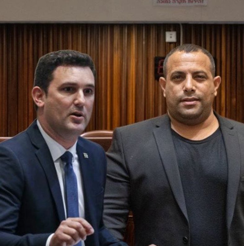 האזינו עכשיו לראיון שהענקתי ביחד עם חברי ושותפי למסע ח״כ איתן גינזבורג על הצורך המיידי בהפסקת העושק של ״התאחדות בעלי המלאכה והתעשייה״ כנגד בעלי עסקים ויזמים בישראל. 

חשוב לדעת! 
ישראל חריגה מאוד בחובת התשלום בכפייה לארגוני מעסיקים, ישנן מדינות בעולם שמחייבות חברות בארגון אבל אף