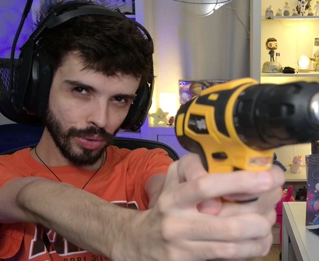 A beamom é muito esforçada, estava no revelando do Hexatombe, estava no Grammy e hj ainda vai fazer live. É a streamer do ano mesmo