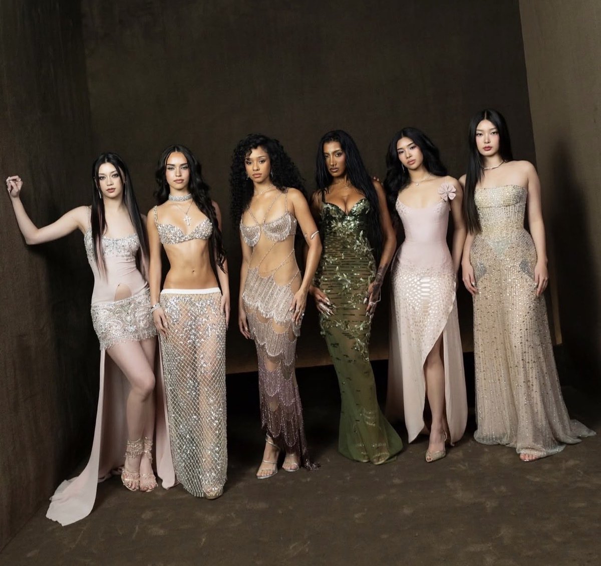 KATSEYE made history as the first girl group to perform at the #GRAMMYs in over 2 decades (24 years) since Destiny’s Child’s performance in 2002 

#KATSEYE <a href="/katseyeworld/">KATSEYE</a>