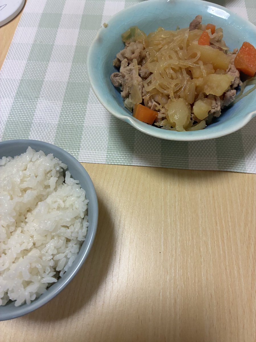 Do01154082Do's tweet photo. 嫁が作ってくれた肉じゃが
三回おかわりしました
究極美味です最高 https://t.co/P3wYUj6zMm
