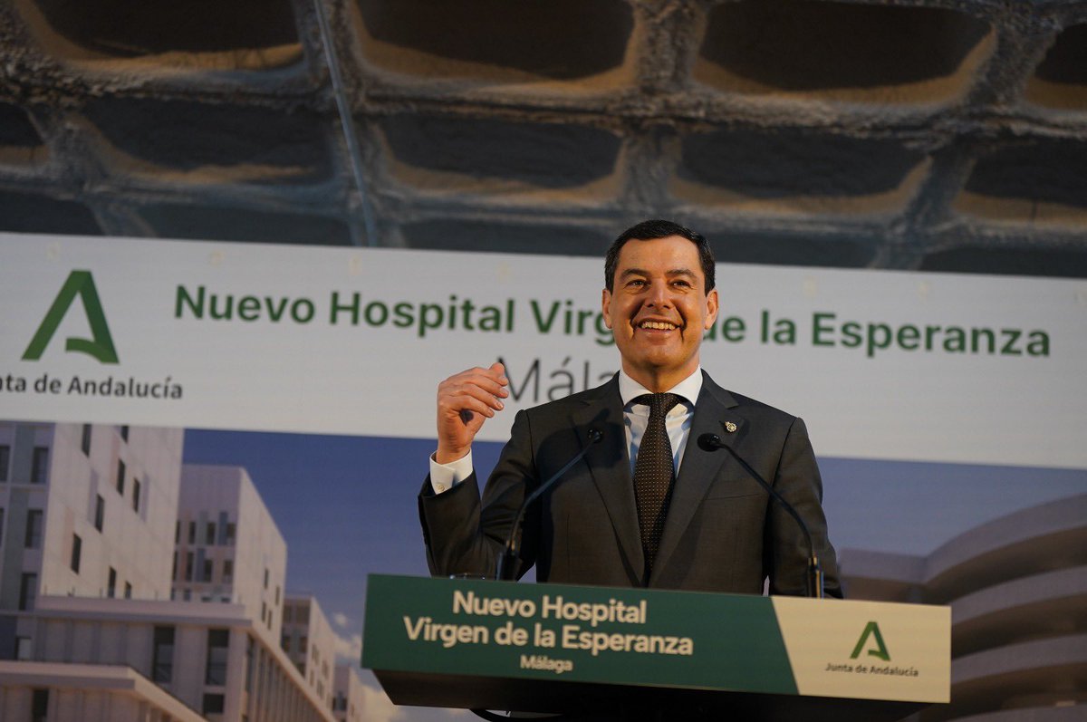 Con el presidente <a href="/JuanMa_Moreno/">Juanma Moreno</a> en un día histórico para #Málaga y #Andalucía: la primera piedra del Hospital Virgen de la Esperanza.

Un nombre que conecta con la identidad y la devoción de esta ciudad y con el espíritu de este Gobierno: construir una #Andalucía ambiciosa, con