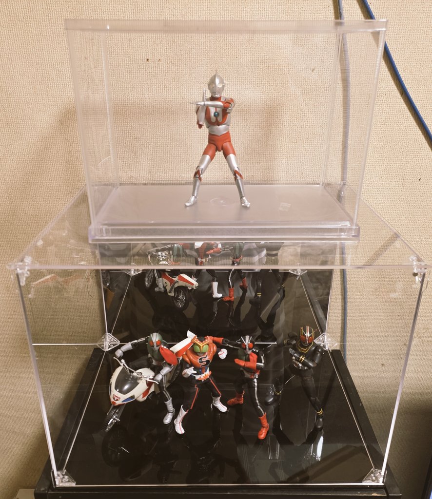 ウルトラマン　人形　フィギュア　ケース入り 新しいフィギュアケースが来たから入れ替え完了❗ やっとストロンガー