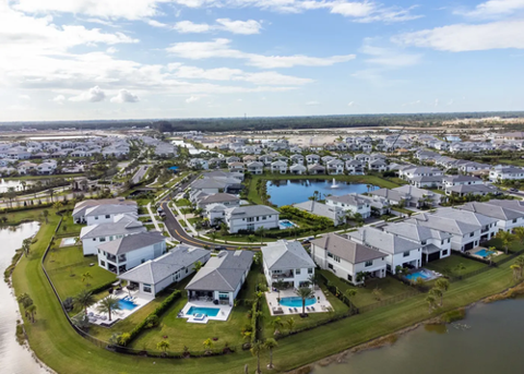 LongViewPlan's tweet image. The top 1% of households now hold almost one-third of the nation’s wealth. tinybfs.com/t/dAIbVj