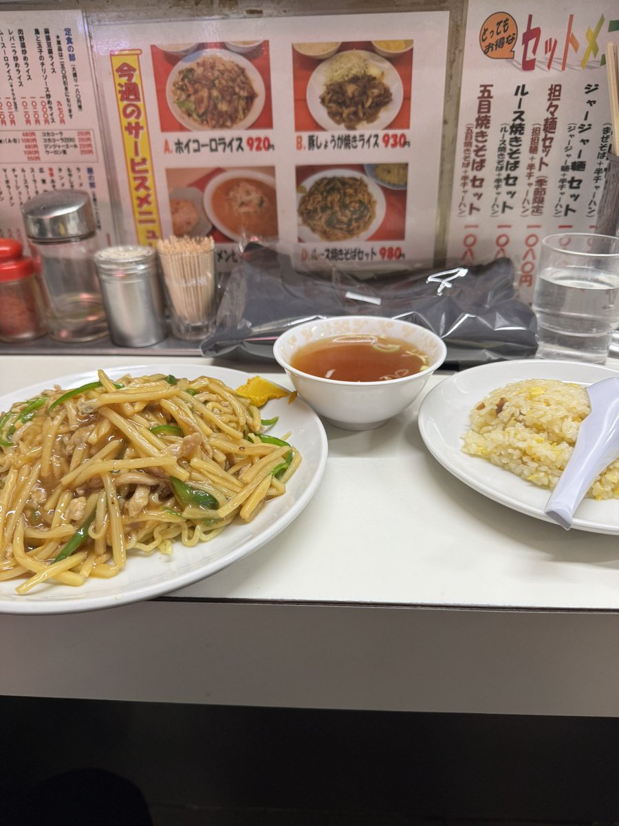 ライブ終わりにビールをクイっと🍻

しみすぎる・・・

#LOSALIOS
#ひとり振り返り中華
#兆楽
#ビールより
#ルースー焼きそばより
#チャーハンが早く来る奇跡
#それもまた人生
#あーあー酒の流れのように〜