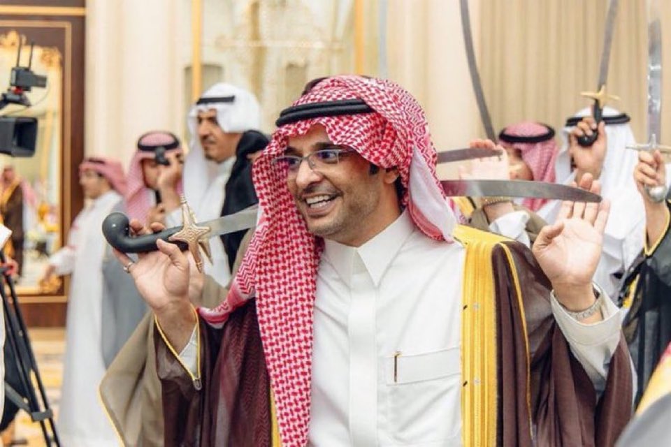 اثق في سعادة الاستاذ بدر  بن حسن الغنام 

💛💙🖤