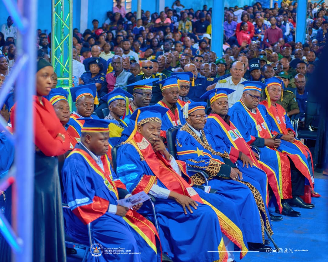 emmanuel_jikaze's tweet photo. RDC:  l'Observatoire Africain pour la Sanction positive et les Valeurs de la Paix OASP a couronné le Prophète Dr. MULINDWA Jules ce dimanche 01 Fevrier 2026 à #Kinshasa.

Devant ses fidèles, des leaders et ambassadeurs des jeunes invités à l'Église de Lemba, l’OASP a attribué https://t.co/wMmSTWWzDM
