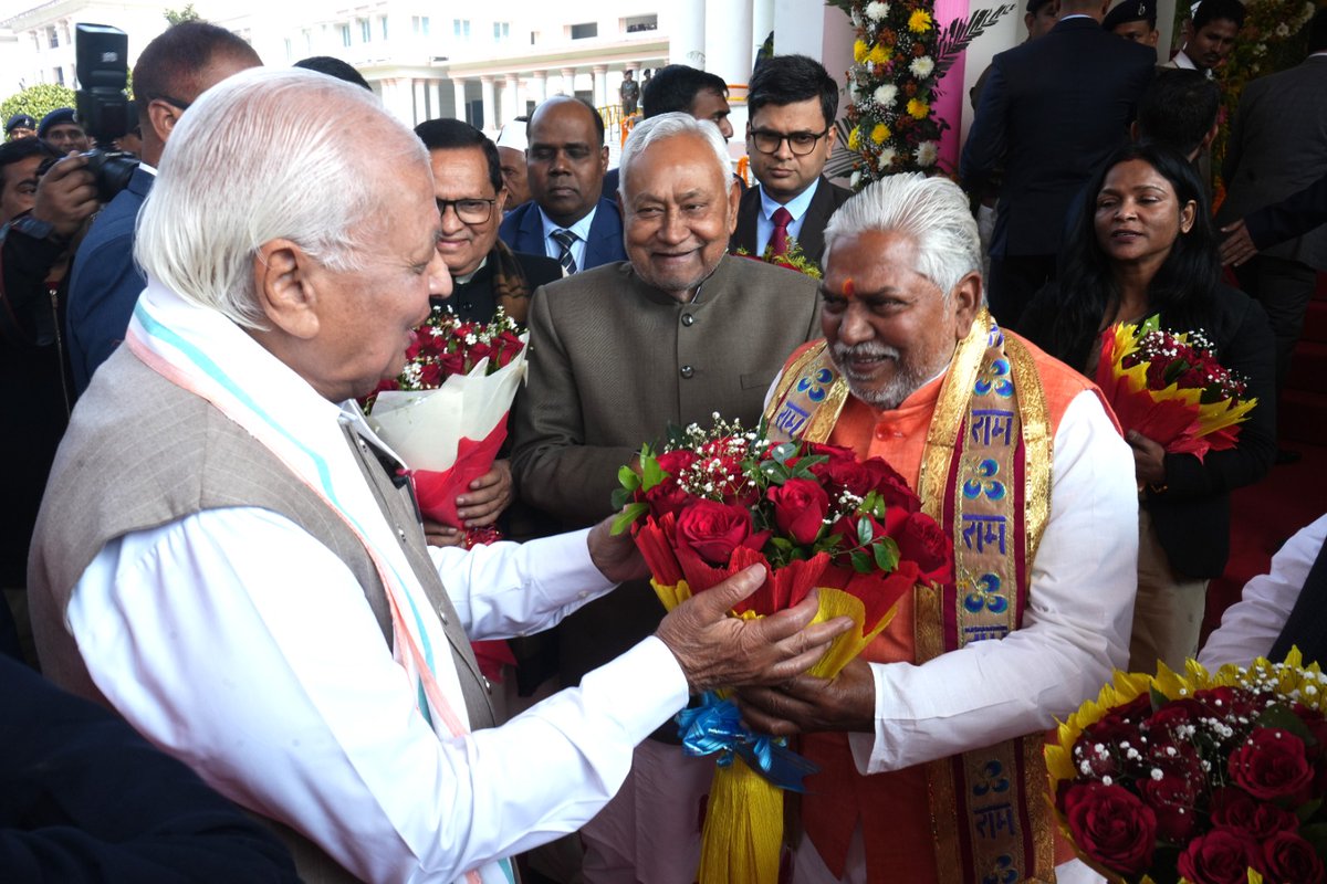 bla_sectt's tweet photo. अष्टादश विधान सभा के द्वितीय सत्र के पहले दिन परंपरानुसार बिहार विधान सभा के माननीय अध्यक्ष डॉ प्रेम कुमार विधान सभा विस्तारित भवन में माननीय राज्यपाल श्री आरिफ मोहम्मद खान के अभिभाषण में शामिल हुए। https://t.co/P0F4IlOlvf