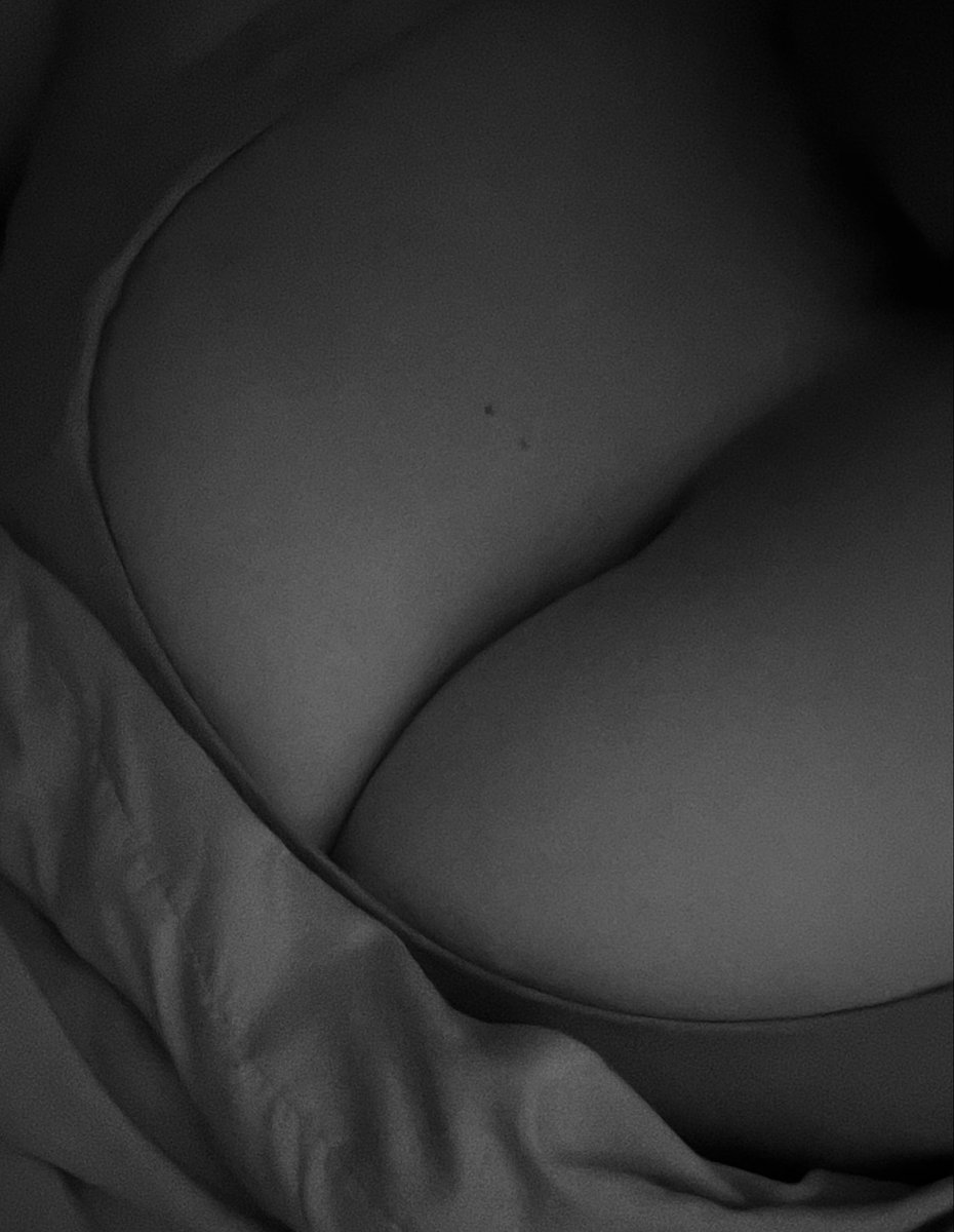 Cleavage for your monochrome Monday