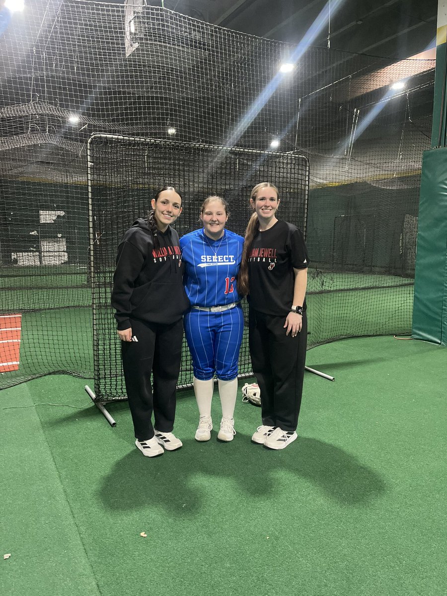 CatRichman_13's tweet image. Thank you @jewellsoftball for hosting a great camp this weekend. I enjoyed meeting all the players and seeing @CoachEmmaRyan again. Thanks for sharing some new drills I can start doing to get better. I hope to be back soon! 
@ejonesrockchalk @TopPreps @onwsoftball…