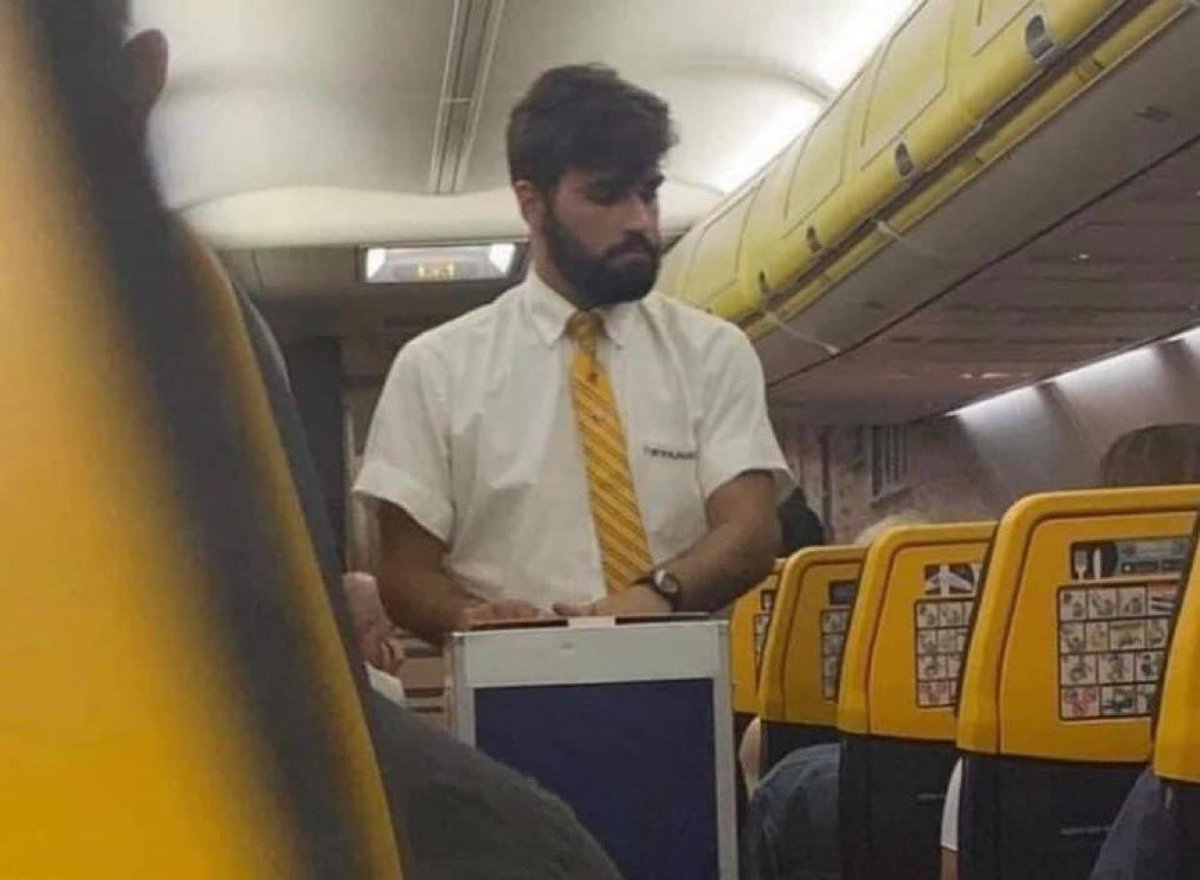 piesportsbooze's tweet image. 🚨BREAKING NEWS🚨

Alisson Becker has left Liverpool and signed for Ryanair! #DeadlineDay