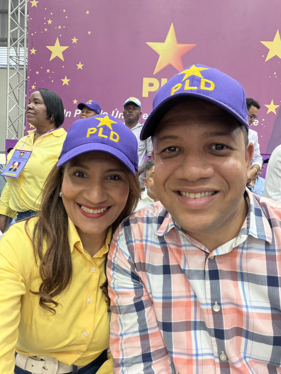 Ayer, en la asamblea de Santo Domingo Norte, volví a ver el país real.
Varias madres con sus hijos pensando en oportunidades. Personas con discapacidad exigiendo que sus voces cuenten. Más de 300 jóvenes decididos a escribir una República distinta.

Eso no se fabrica.
Eso no se