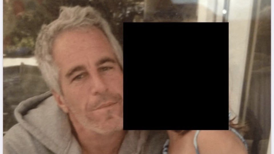 mhahaber_'s tweet photo. Bir kişi, Epstein dosyasındaki tüm fotoğrafları ve tüm mailleri tek bir internet sitesinde arşivleyerek klonladı. 

Bulduğunuz fotoğrafları ve içerikleri bu gönderinin altına gönderebilirsiniz.

Bakmak için; https://t.co/yW9T3zqBtJ https://t.co/Lf9ufzoLcm