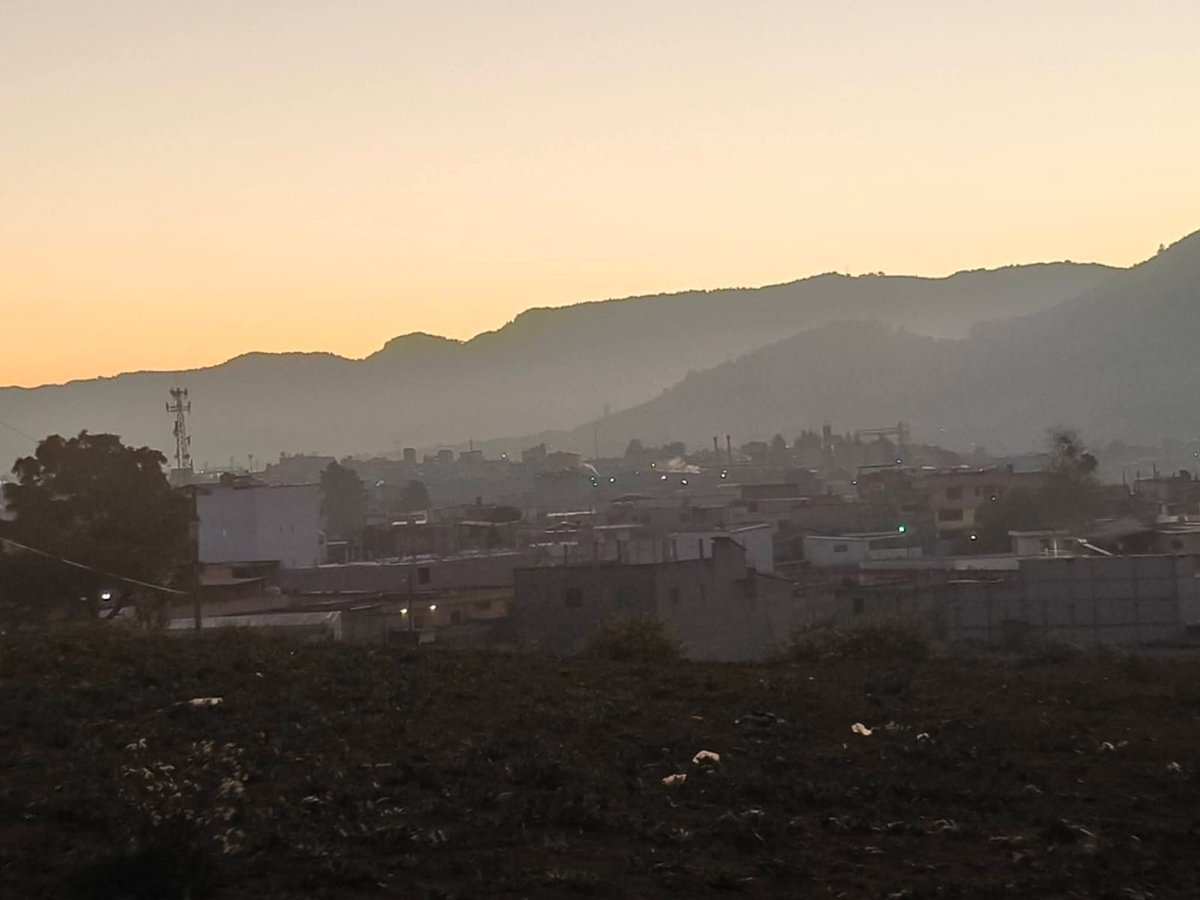 stereo100xela's tweet image. #ClimaXela 🥶 | Postales del amanecer hoy en Quetzaltenango,  -2° C.

📷 Otto Aguilar.