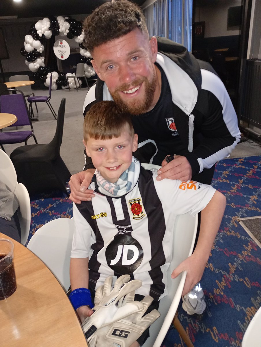 chorleyawaydays's tweet image. Win , lose or draw Matty Urwin will always be Rory's favourite player at Chorley FC
#GoalkeepersUnion #No1 #chorley