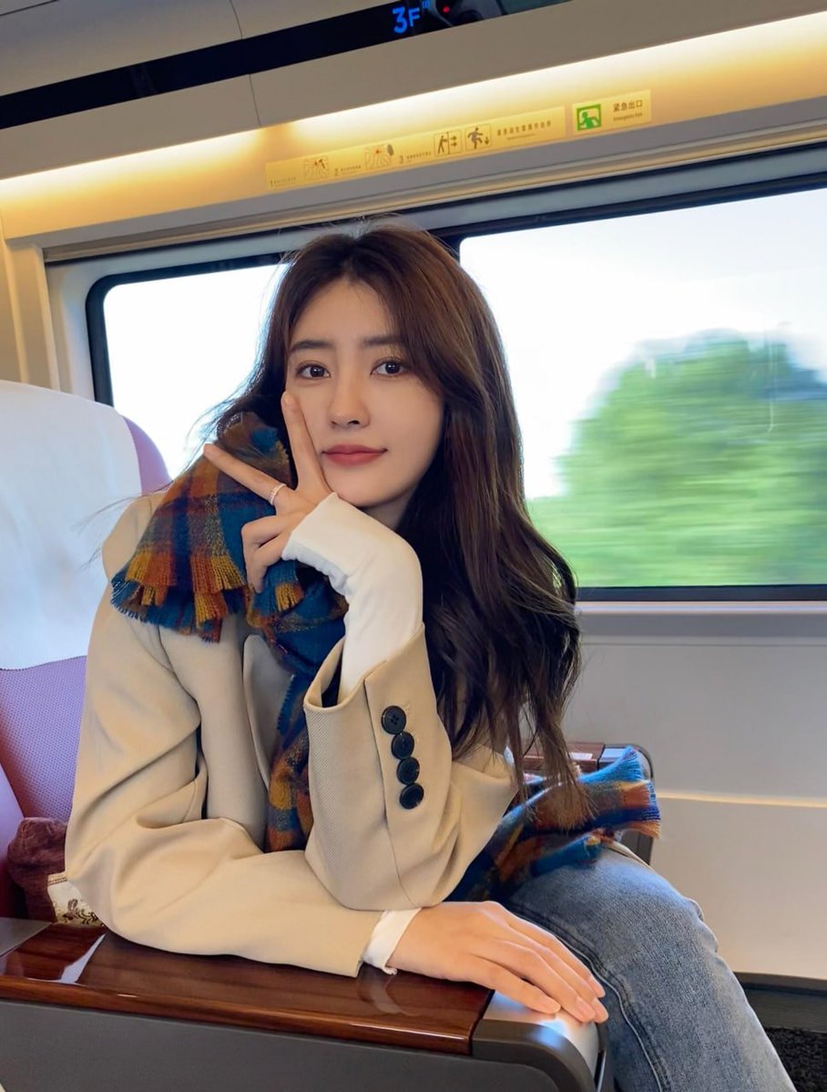 编号369  王干娘，我是新疆90后上线！乌鲁木齐/喀什/伊犁长大，平时爱美食、爱跳舞、爱旅行、爱自拍，现在连头发都“解放”了～
找：成熟、有趣、干净、素质高的他，一起把新疆的浪漫过成日常。草原骑马？大盘鸡约起？心动就私信！#新疆