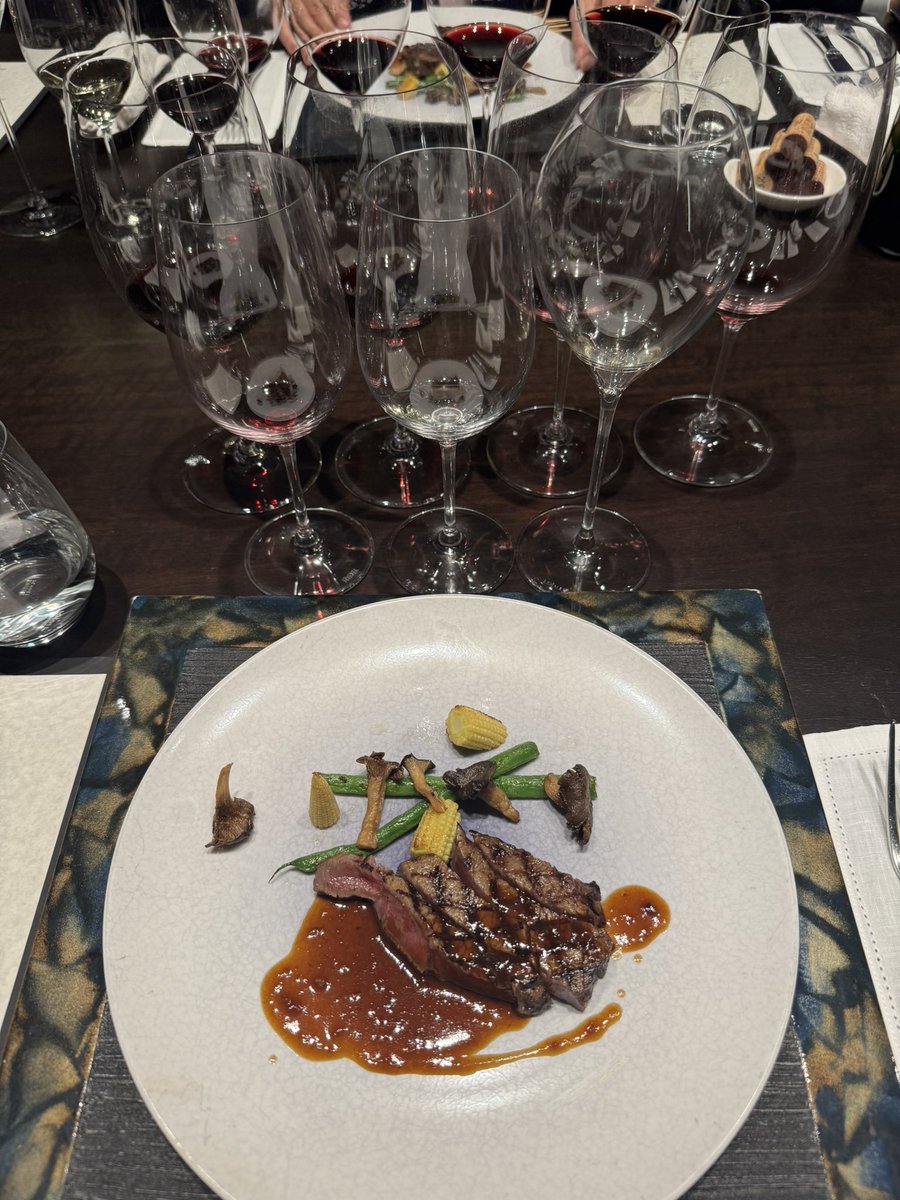 mari_wine_'s tweet photo. 会員制サロン、オルクドール東京でシャトー･ラグランジュのディナー🍷　シャンパーニュはビルカール･サルモンのクロサンティエール🍾

#ワイン https://t.co/1slNoKqVDY