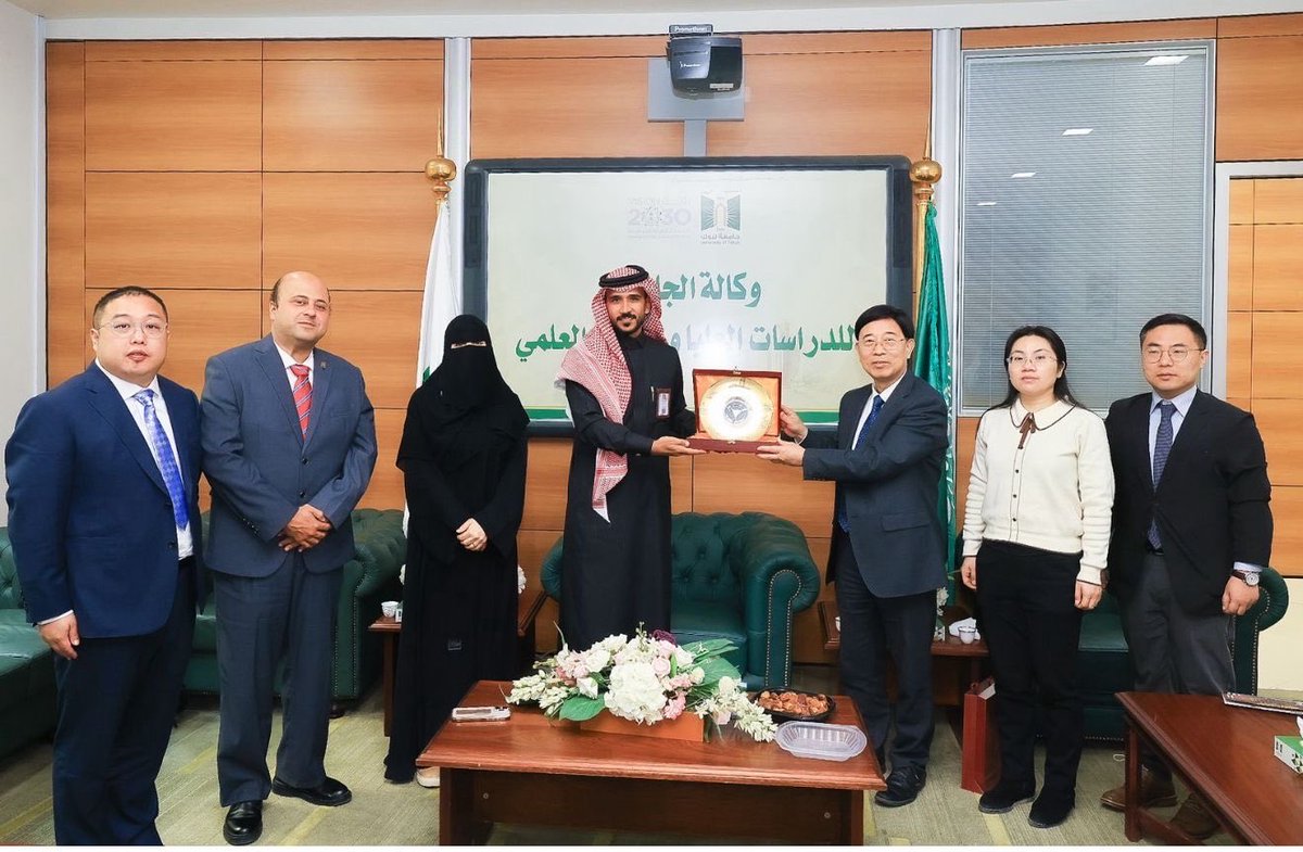 عمادة البحث والدراسات العليا tweet media