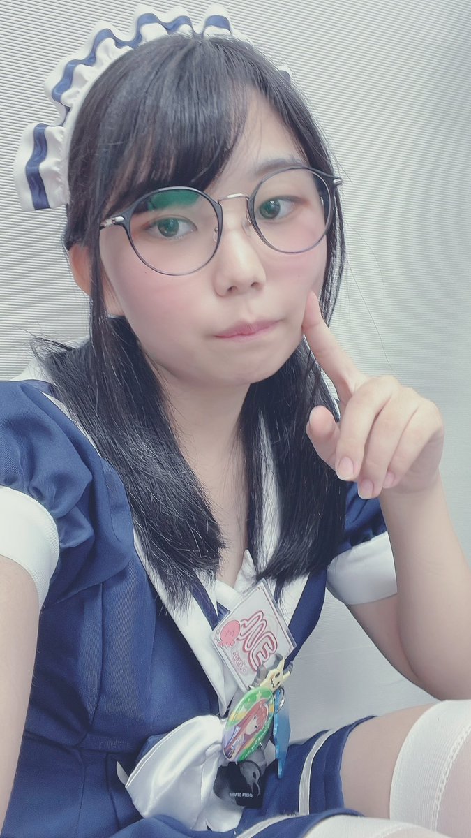 46mK5m's tweet photo. 今日はツインテールの日らしいので、数年前アミューズメントカジノで働いていた時のツインテールの写真でも載せておきます⌒(´❛-❛`)⌒

でもこれはツインテールというよりおさげなのかも…
なんか今より痩せている気がしてかなしいので今年は痩せるを目標にしたいと思います……

#ツインテールの日 https://t.co/xTPMwifgGk