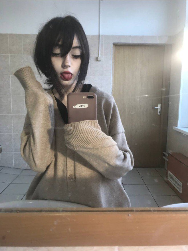 can someone send me 7.50 for foodd?? i was a good girl please 🥺💗