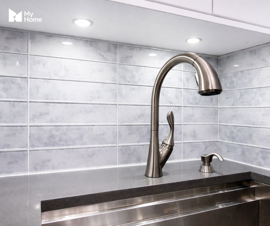 My_HomeUS's tweet image. Clean lines. Calm tones. Smart storage.
This NYC kitchen proves that good design isn’t about doing more, it’s about doing what matters.

Timeless always wins. ✨

#interiordesign #kitchenrenovation