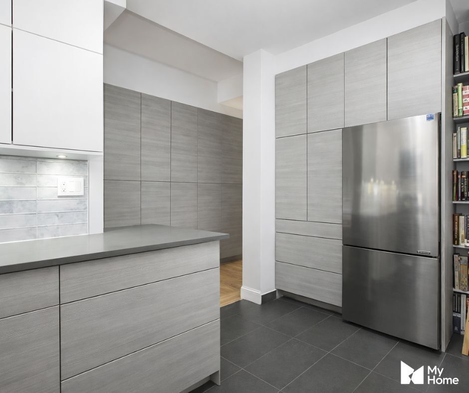 My_HomeUS's tweet image. Clean lines. Calm tones. Smart storage.
This NYC kitchen proves that good design isn’t about doing more, it’s about doing what matters.

Timeless always wins. ✨

#interiordesign #kitchenrenovation