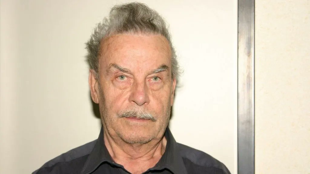 arojinle1's tweet image. Summary: this guy made his own daughter give birth to seven children for him and found a way to make his wife help him raise the children.

In 1984, Josef Fritzl, then in his late 40s, tricked his 18-year-old daughter Elisabeth into the basement of their family home in Amstetten,…