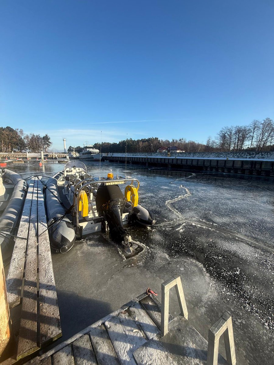 A little bit too fresh this morning in Poland. At -12 degrees, our commercial ribs are frozen solid into their berths.

All safe and secure, just waiting for the thaw before we get back to work.