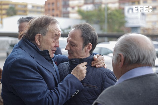 València despide al actor Fernando Esteso antes de su entierro en la  intimidad en Zaragoza. https://t.co/BXygDJQmKy