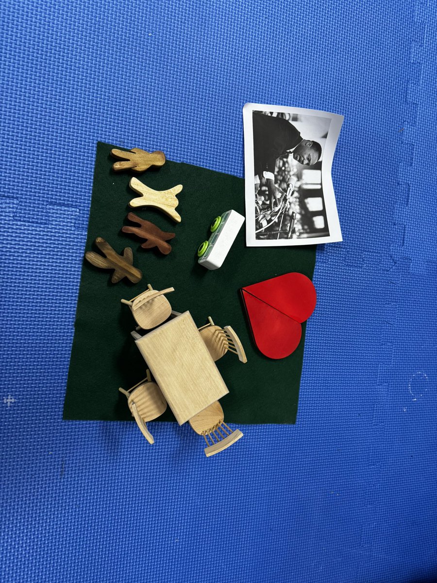LaSalleFerrol's tweet photo. Como cierre de la narrativa “Ecos” de 4º ESO han empezado la mañana con la sesión de @godlyplayspain titulada “La historia de Martin Luther King” donde profundizaron en la vida y actos de una de las personalidades más importantes del S. XX 

#NCALaSalle #SomosLaSalle #Ferrol https://t.co/8O4xfUsZwn