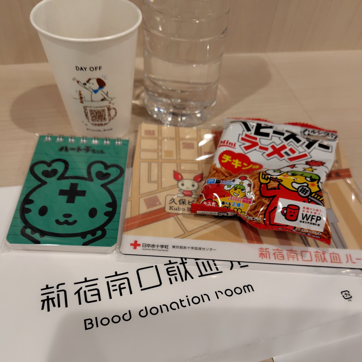 KMimigo's tweet photo. 血漿献血🩸無事終了😊
切符使う→ハートラちゃんメモ帳💕
都庁ルームにはあった水がなかった🙀持参
#新宿南口献血ルーム https://t.co/ENUZ9sDJ6z