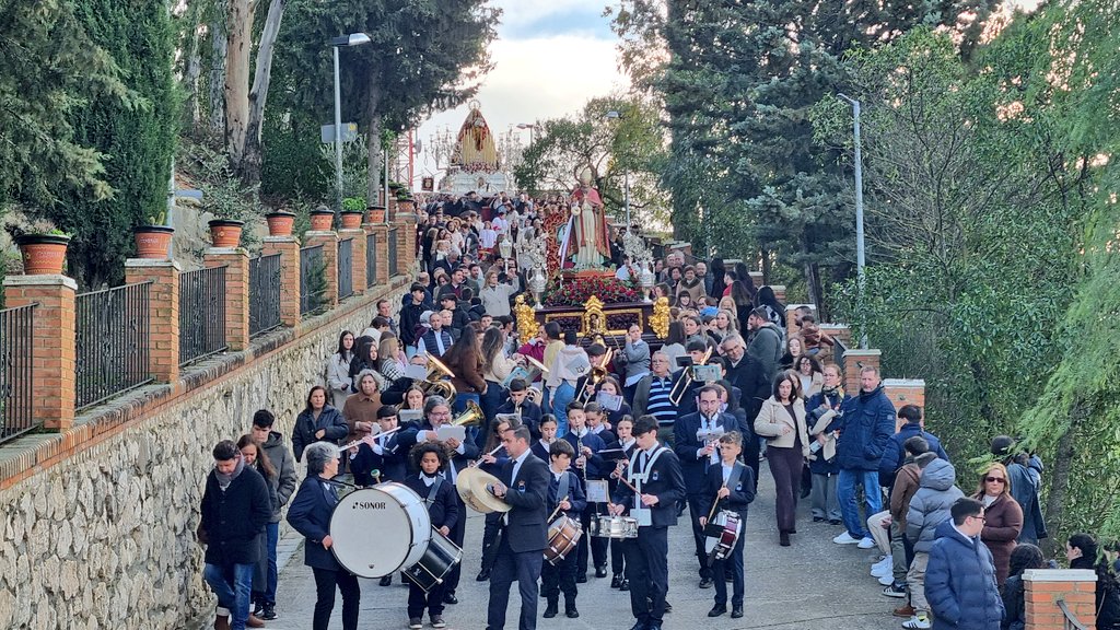 ColmeCandelaria's tweet photo. Traslado de la Virgen de la Candelaria, patrona de #Colmenar (#Málaga) 2026, desde su ermita a la iglesia.
#CofradíasMLG https://t.co/ws05bN3nbt