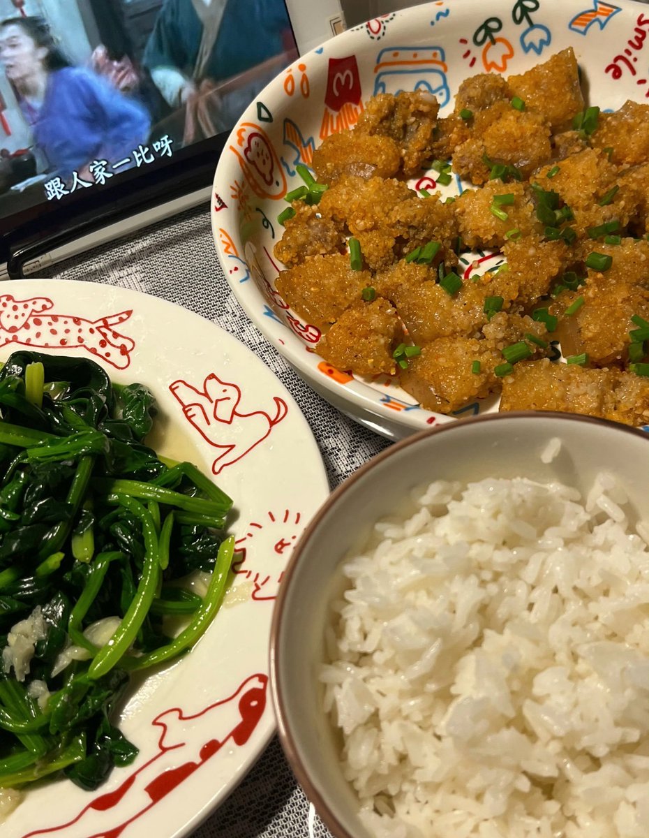 bbjennyd's tweet photo. 昨天没全部做完的粉蒸肉今天晚上做完了，吃多少算多少，还加了个蒜蓉菠菜，跟我嫂子学的做法，这样做出来菠菜超级有味道 https://t.co/1hVLSEytw0