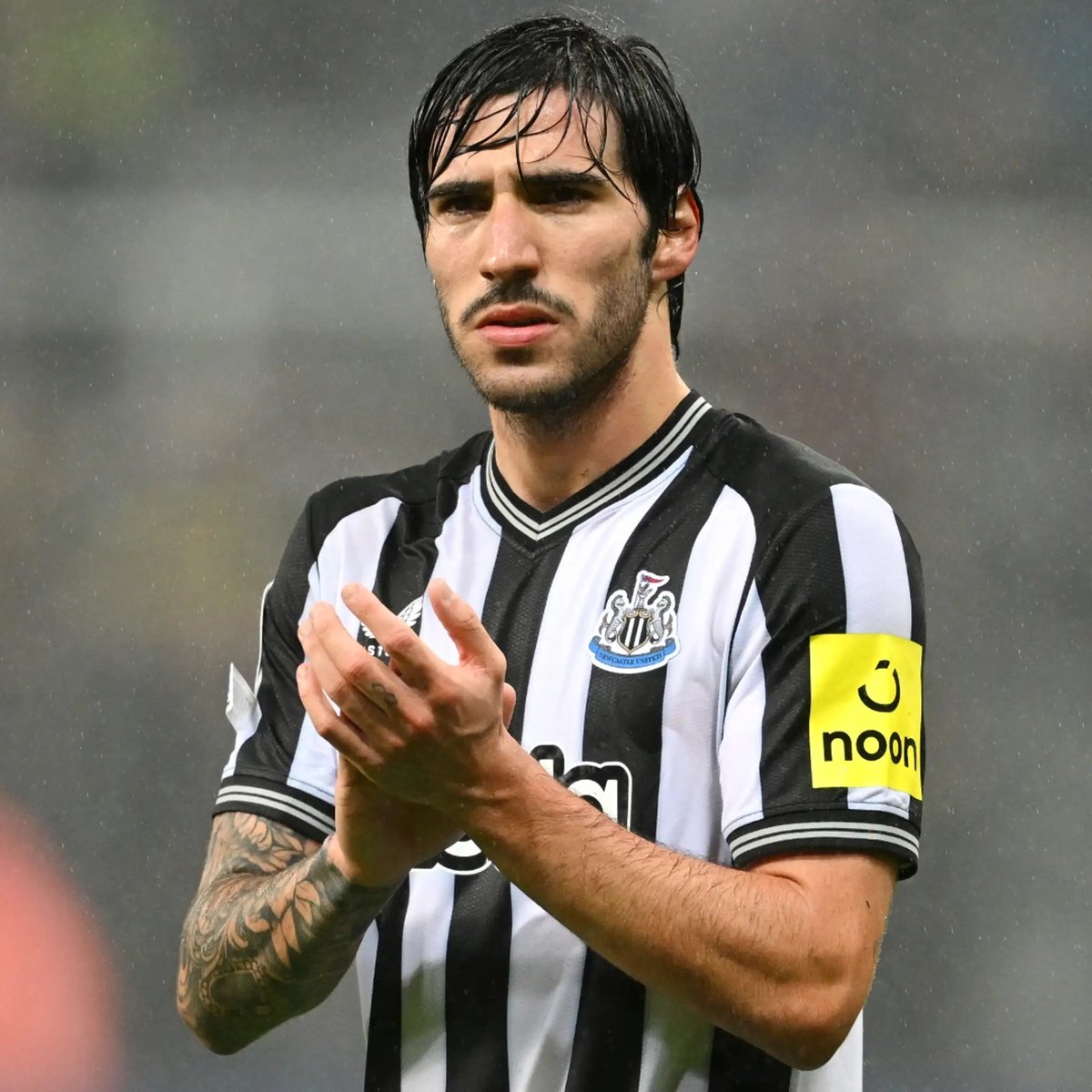 DeadlineDayLive's tweet image. 🚨 𝗕𝗥𝗘𝗔𝗞𝗜𝗡𝗚: Arsenal are exploring a surprising deadline day move to sign Newcastle midfielder Sandro Tonali.

(Source: @SkySportsNews)