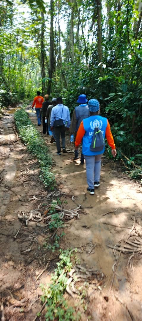 unhcrnigeria's tweet image. Walking the land together — refugees, host communities, and authorities — toward a shared future.

In Cross River State, #Nigeria 🇳🇬, the survey &amp;amp; demarcation of 1,000 hectares of farmland has begun, paving the way for sustainable livelihoods &amp;amp; social inclusion.
#WithRefugees