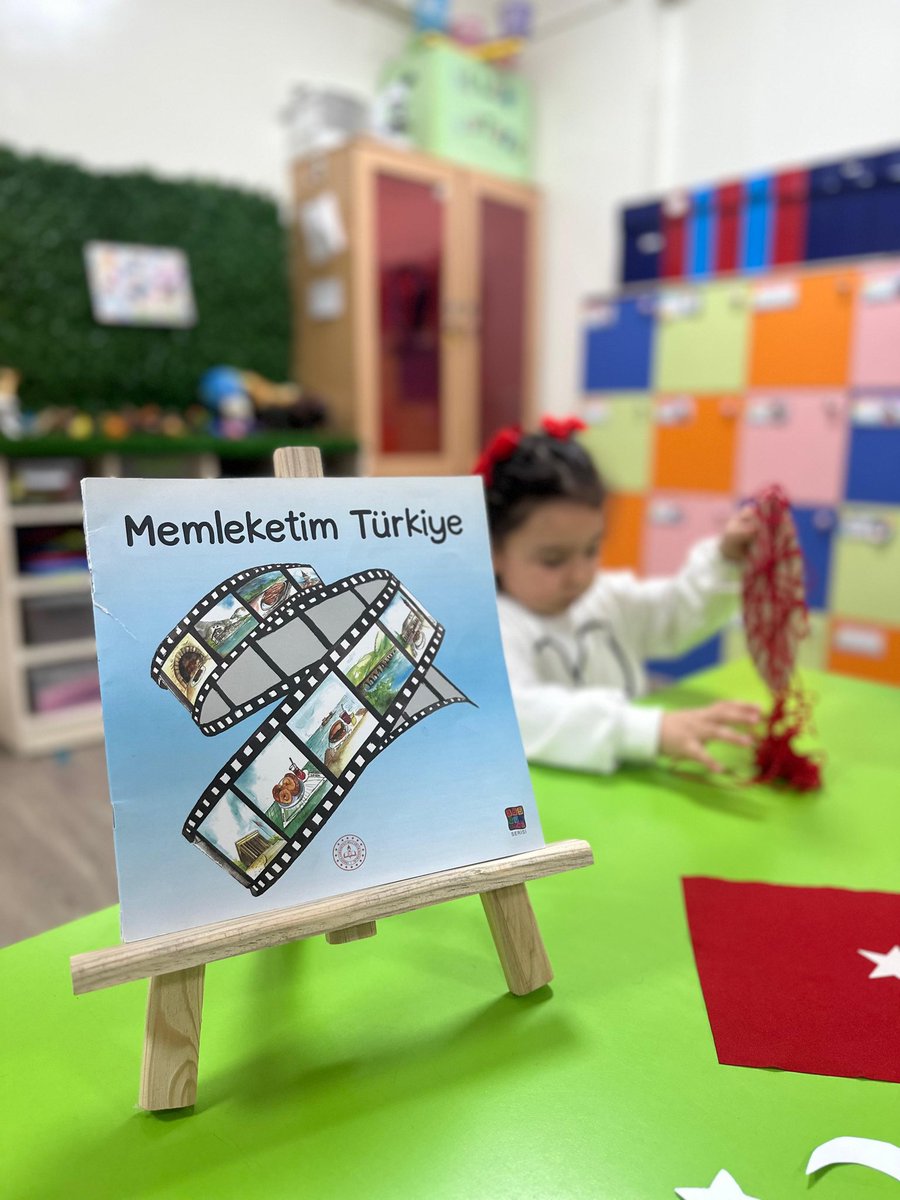 2025-2026 eğitim öğretim yılının ikinci dönemine, bağımsızlığımızın ve birlik ruhumuzun simgesi olan ay yıldızlı bayrağımızın gölgesinde başlıyoruz.
Öğretim Yılının öğrencilerimize, öğretmenlerimize ve velilerimize sağlık, başarı ve umut getirmesini diliyoruz🇹🇷