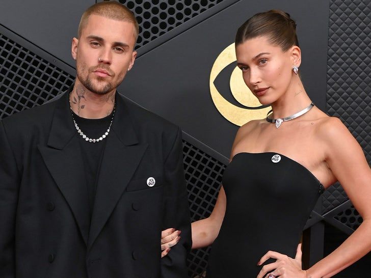 TMZ's tweet photo. Justin and Hailey Bieber didn't just make a fashion statement walking the Grammy red carpet ... they made a political one as well, wearing "ICE Out" pins at music's biggest night.

Read more: https://t.co/aF0MGxpYyX https://t.co/6e8Dp9boHC