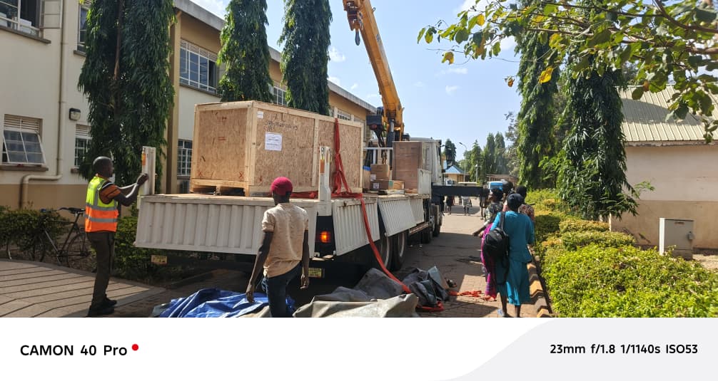 MorotoRRH's tweet photo. Moroto Regional Referral Hospital has received a state-of-the-art digital X-ray machine. The equipment has been delivered and is awaiting installation. We thank the 
@MinofHealthUG @GovUganda @ainbyoo @DianaAtwine @JaneRuth_Aceng for commitment in improving service delivery https://t.co/yWQ4cUDKFq