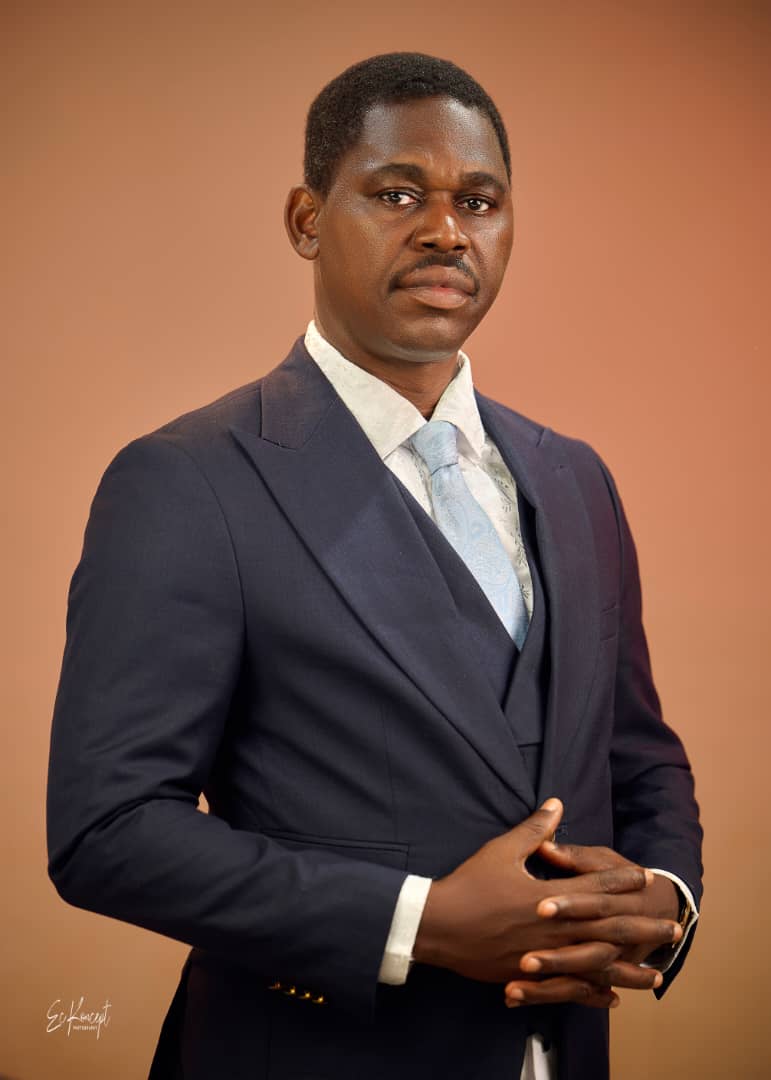 VOBA Jos Chapter Personality of the week February 2nd to 7th February

Elder Eyesan Leslie Dabor, in celebration of his person and his contribution to humanity and VOBA

Name: Eyesan Leslie Dabor 
Nickname: Pastor D
Birthday: 22nd  January 
Set: 1986
House: St. Mathew's