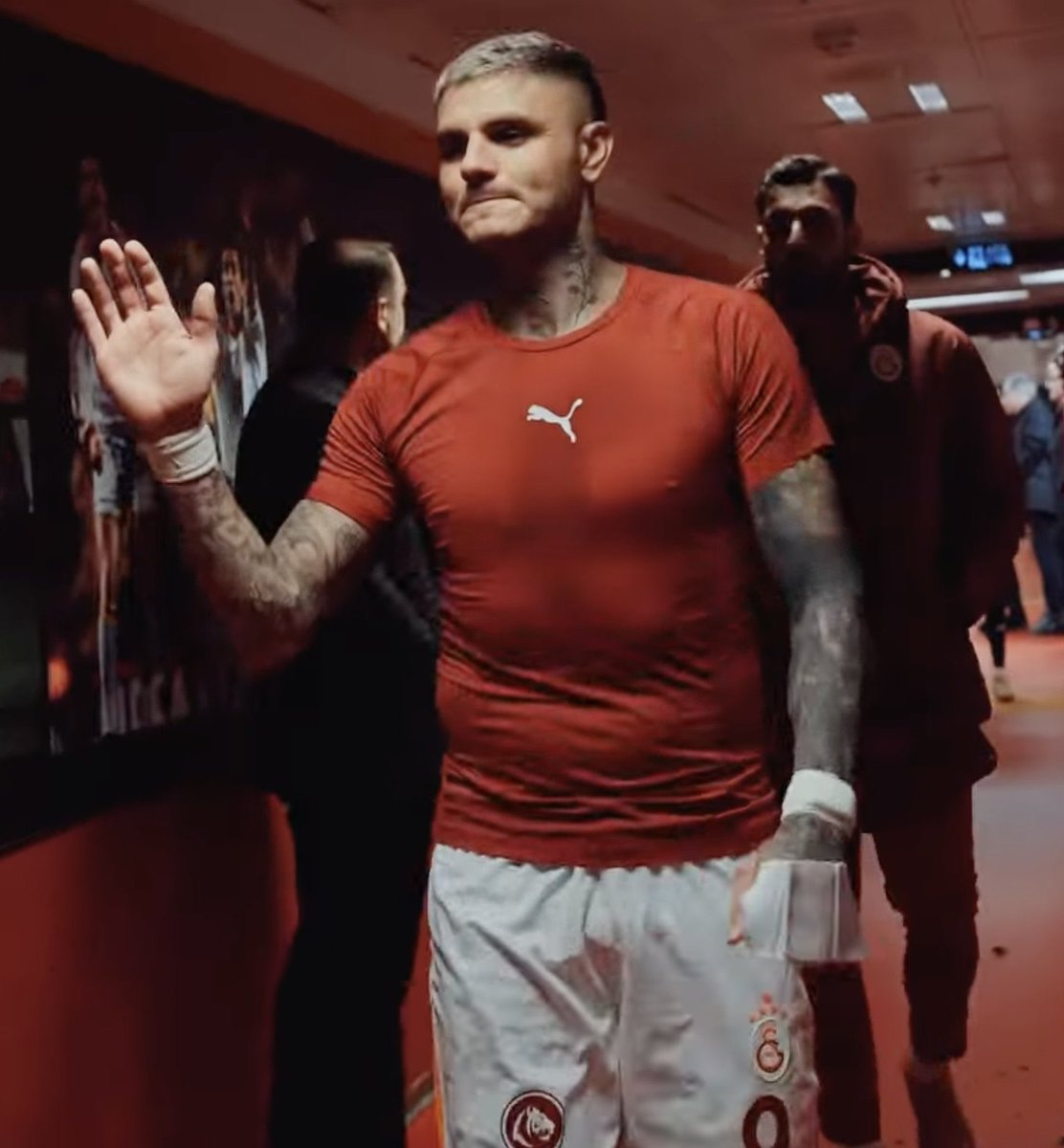 Şu adamın benim gözümde Ndombele’den tek farkı önceki hayatında Galatasaray efsanesi olması