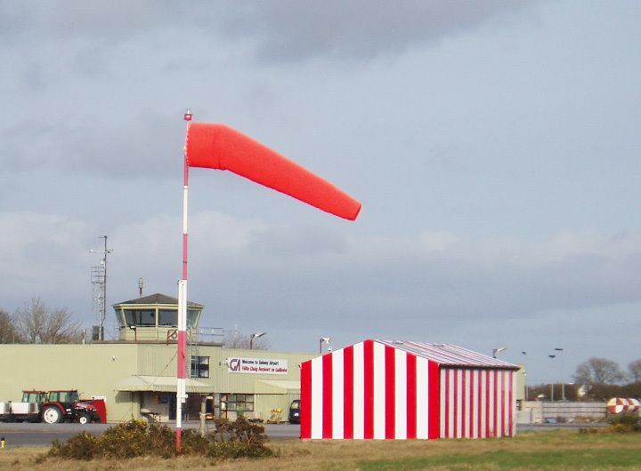 WindsockCompany's tweet photo. Windsocks are a significant aid to pilots and to health and safety requirements in many industries: refrigeration and the oil and gas industry. All parts need to be functional including the windsock, mast, fittings, and swivel system. Order online https://t.co/EeNhrImDRs https://t.co/tna6CuZCWu