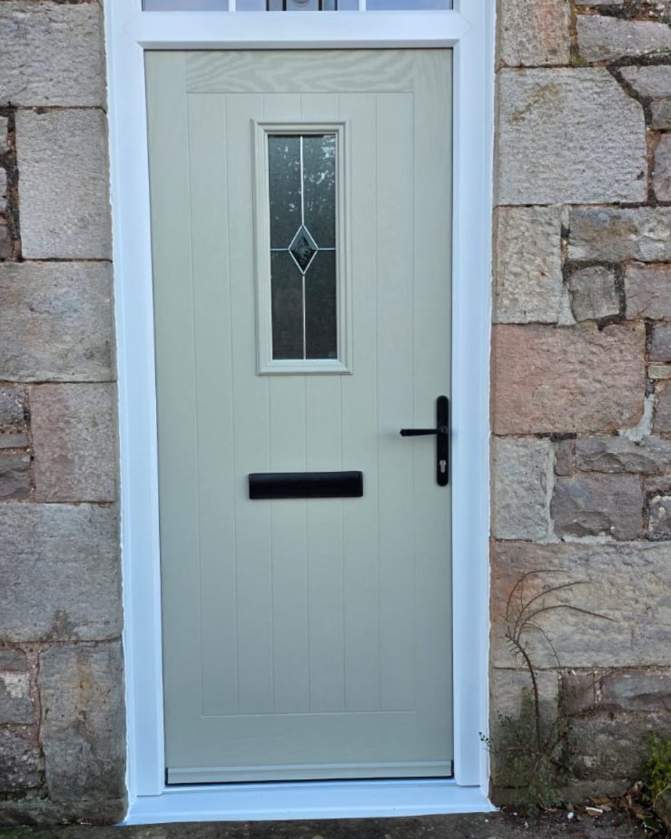 FalconuPVC's tweet photo. Take a look through some of our most recent entrance door installations in a range of uPVC and composite doors. 🤩

See one you love? Make it yours and create an entrance you look forward to coming home to. 
🔗 Design your dream door: https://t.co/x55l6TdzbA

#FalconInstallations https://t.co/KWf2YtFfEc