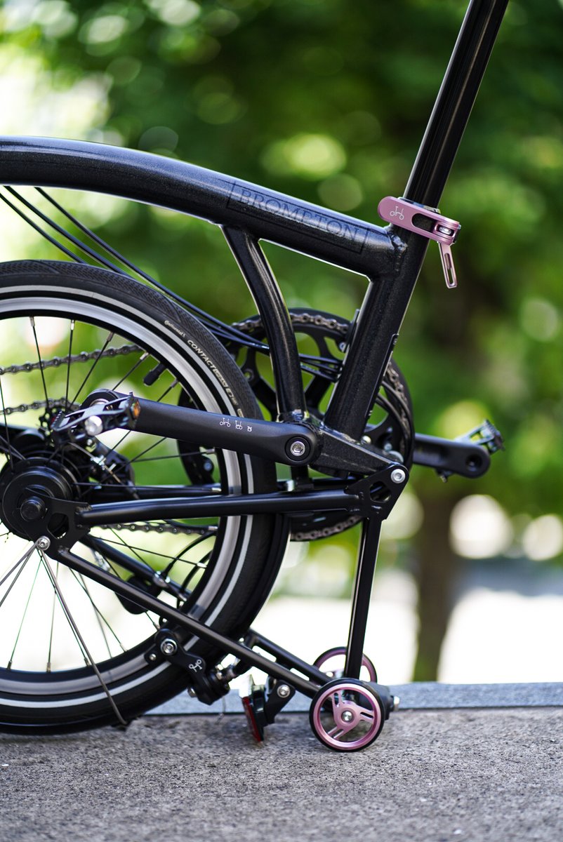 brompton_jp's tweet image. 春も近づいてきたので、ブロンプトンにも小さなプレゼントを。🌸

カラーペダル、カラーグリップ、カラータッチポイント。
少し色を添えるだけで、
いつもの一台がちょっと嬉しそうに見えてきます。

あなたのブロンプトンに、季節の贈りものを。
#brompton #LifeUnfolded