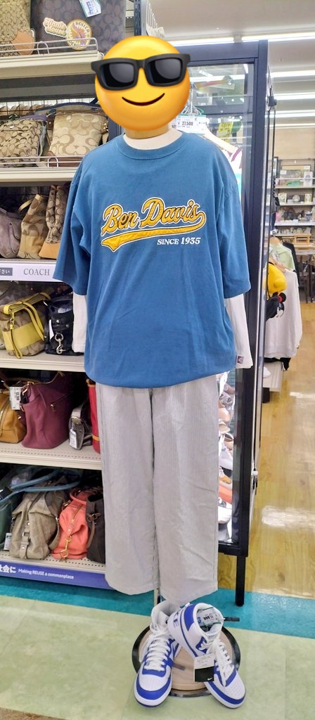 offsayama's tweet photo. オフハウス16号狭山店です！
あったか冬仕様マネキンから春のカジュアルコーデマネキンにお着替えしました🧚‍♂️
当店では春物のトップスやボトムスを買取強化しております！ご不要なお洋服がございましたらぜひ当店までお持ち込みください😊✨
 #オフハウス  #古着コーデ  #Tシャツ  #買取強化 https://t.co/IYETdwcd11