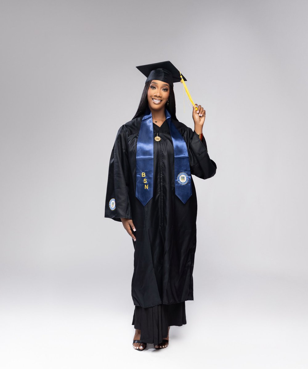 Amariaa_a's tweet photo. Ya girl graduated nursing school with my BSN 🥹🤏🏾❤️ https://t.co/gtq9SjGywX