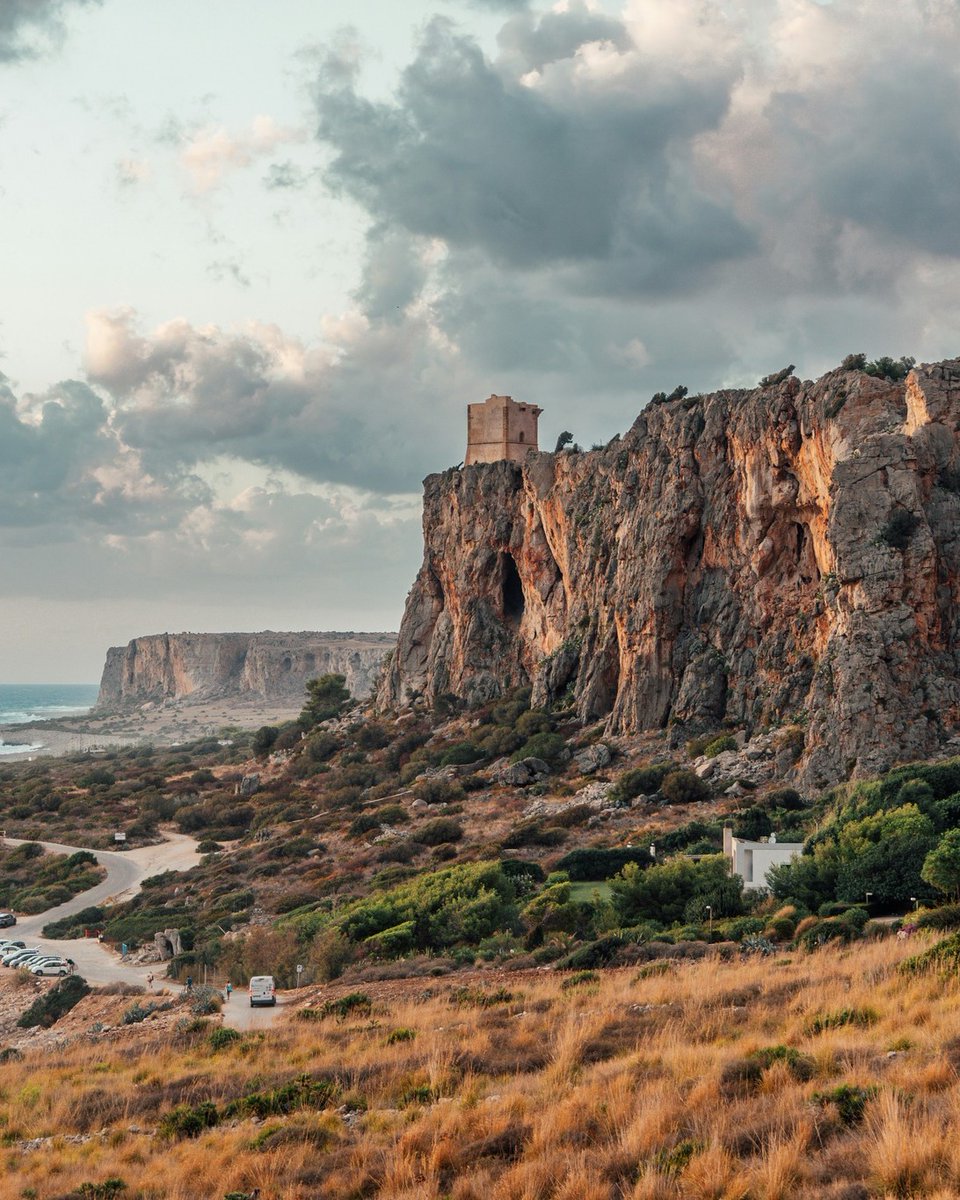 VisitSicilyOP's tweet photo. Scogliere selvagge, natura incontaminata e panorami che tolgono il fiato. Questa è #Macari, un luogo da esplorare, vivere, che conquista al primo sguardo.

📷 Antonio Vivace

#visitsicilyinfo #sanvitolocapo #trapani #sicilia #sicily #nature https://t.co/SKmvHfkhUA