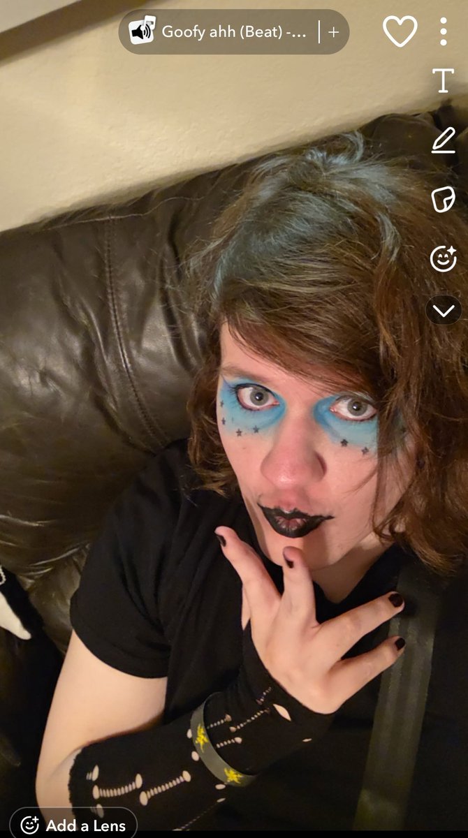 Quinncidental's tweet photo. Actually put some effort in to an outfit for a party and yet again I am reminded how much I need to do this more often https://t.co/gu03VjbCTr