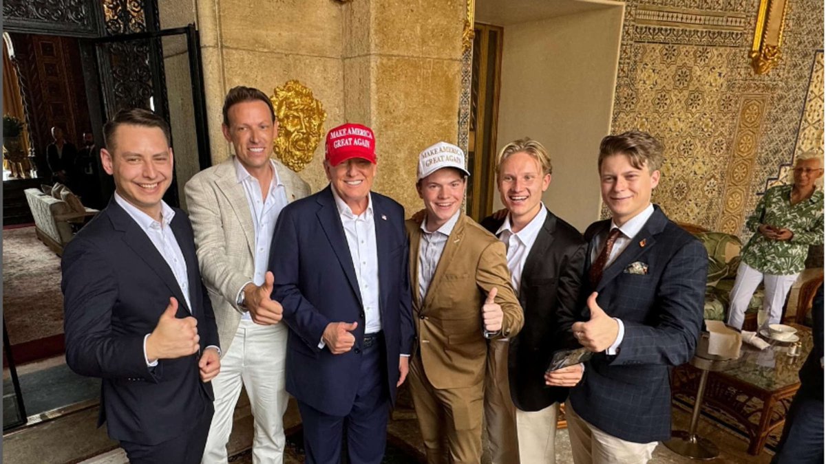 Hier ein seltenes Foto, wie der #KetzerDerNeuzeit, selbsternannter Kinderschützer, versucht einen K*nderf*cker Dingfest zu machen...